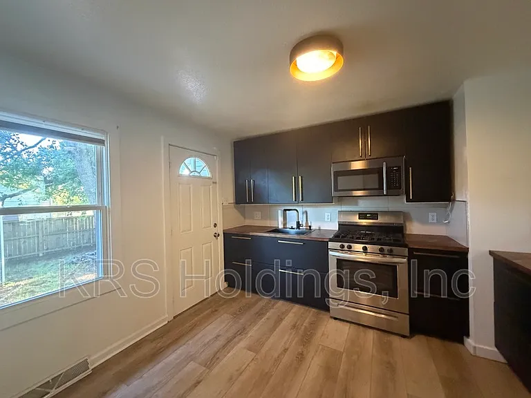 903 Freedom Ave — Photo 9