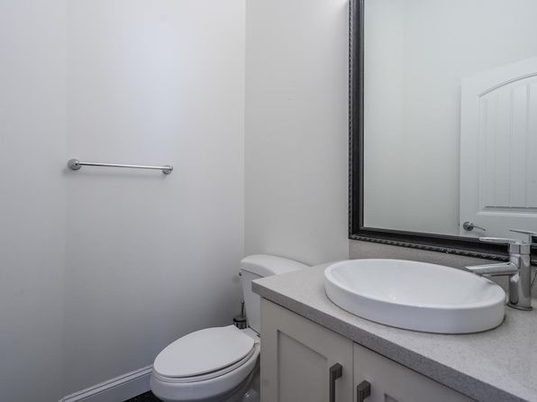 4 bedroom rental in Surrey — photo 14