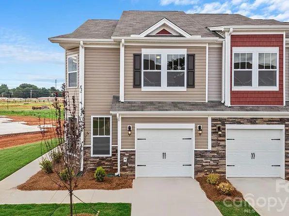 372 Creekview Rd, Hendersonville, NC 28792