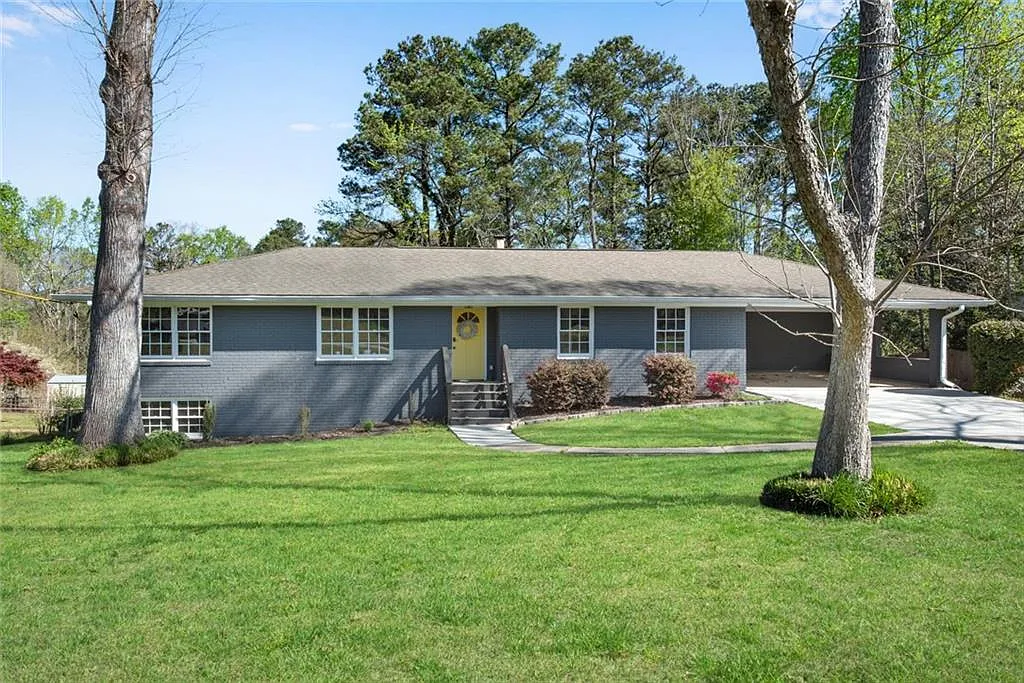 3 bed, 2.0 bath, 3334 sqft, $2,100 — Photo 1