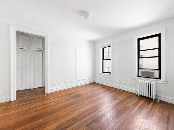 130 West 16th Street image 1 of 5