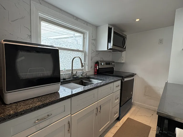 16B Homestead Ave #16B — Photo 5