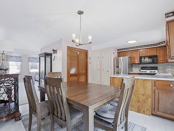 5th image of 12 Basking Rdg #12