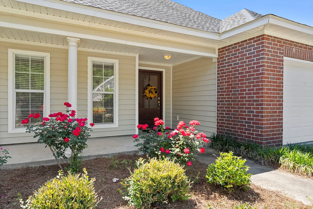 Front Porch - 22 Montrose Ct