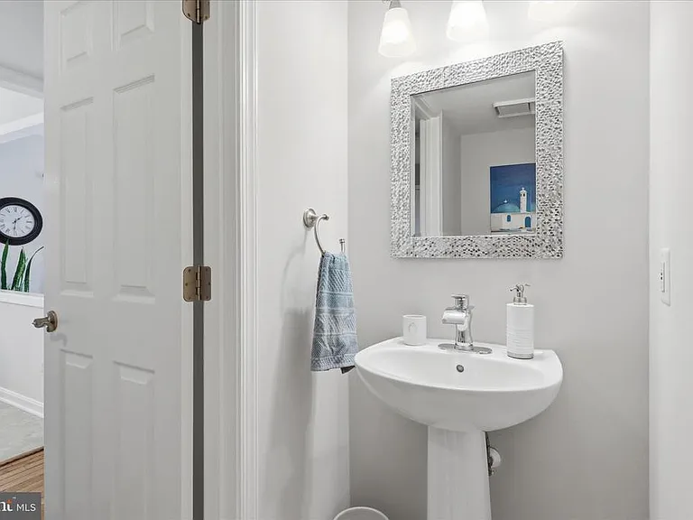 408 Huntfield Ct NE — Photo 9