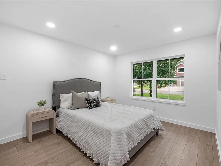 1826 Woodcrest Dr — Photo 16