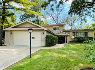 2840 Twin Oaks Dr, Highland Park, IL 60035