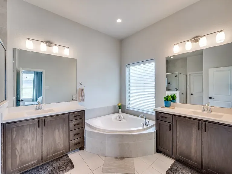 1044 Myers Park Trl — Photo 9