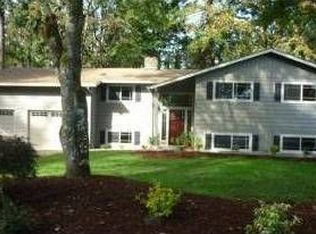 6775 Parkway Dr, Gladstone, OR