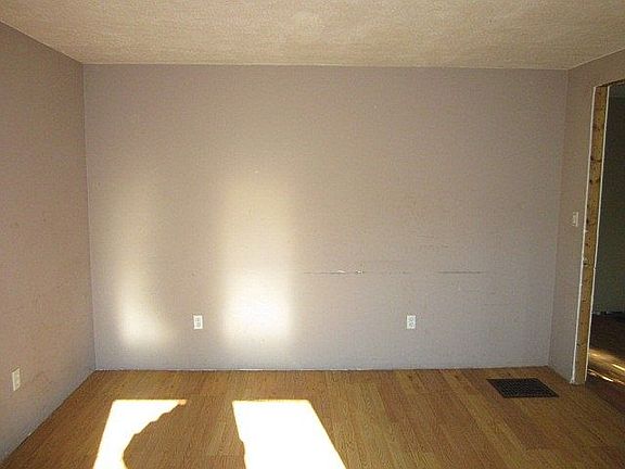 3rd image of 115 W Mason St