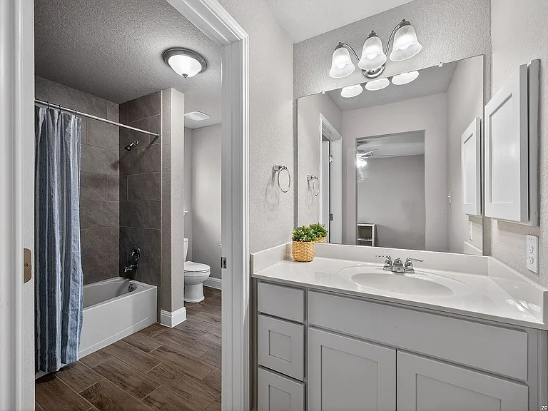 Jack and Jill bathroom. Upstairs aside bedroom.