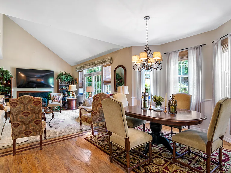 138 Malloy Dr — Photo 13