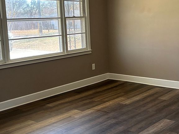 2nd image of 631 Garden Ln