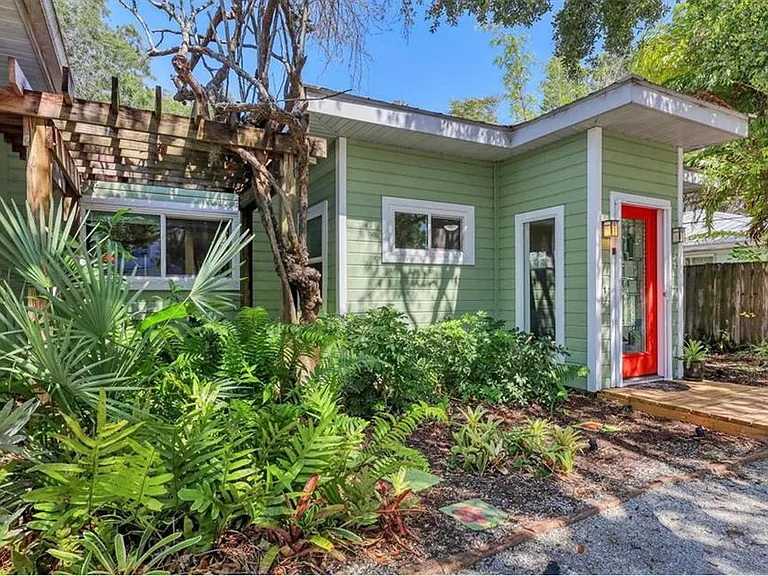 3521 Almeria Ave — Photo 1