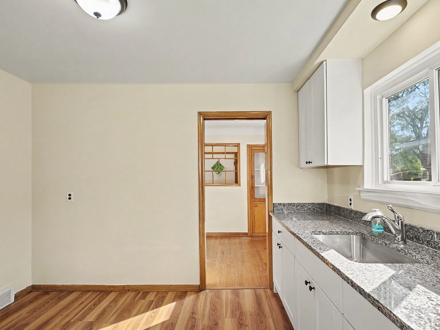 3 bed, 1.5 bath, 1066 sqft, $1,800 — Photo 3