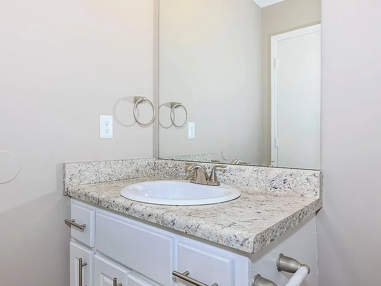 Laurel Ridge Apartments — Photo 42