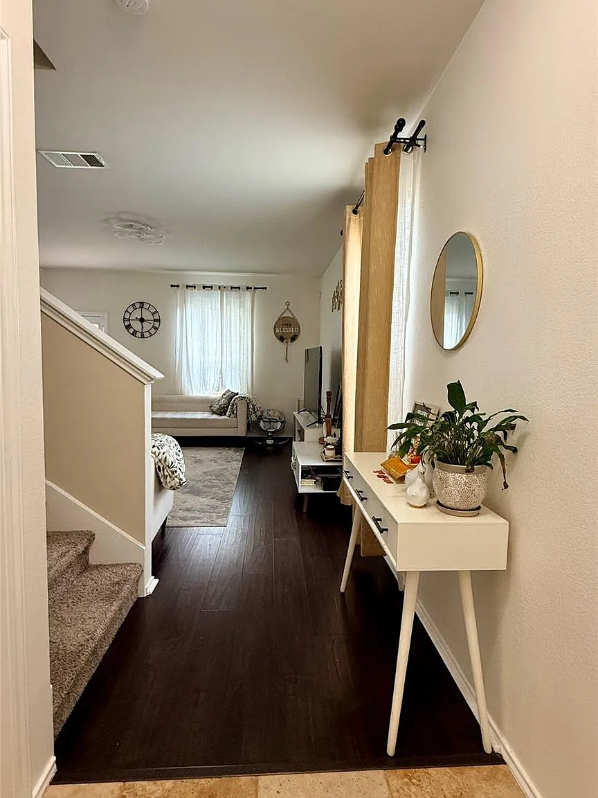 3 bed, 2.5 bath, 1652 sqft, $2,200 — Photo 3