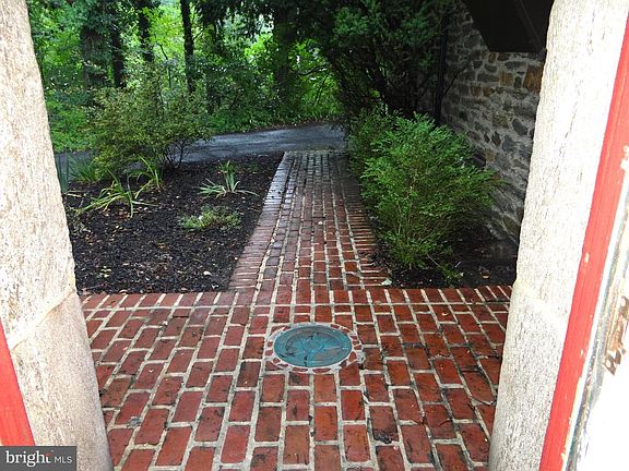 4th image of 845 Dale Rd