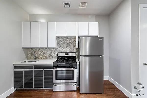 Rented by ERNY LLC | media 16