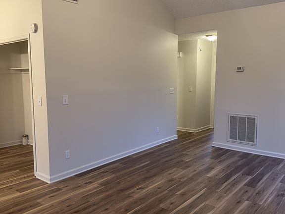 4th image of 2128 Victoria Ln