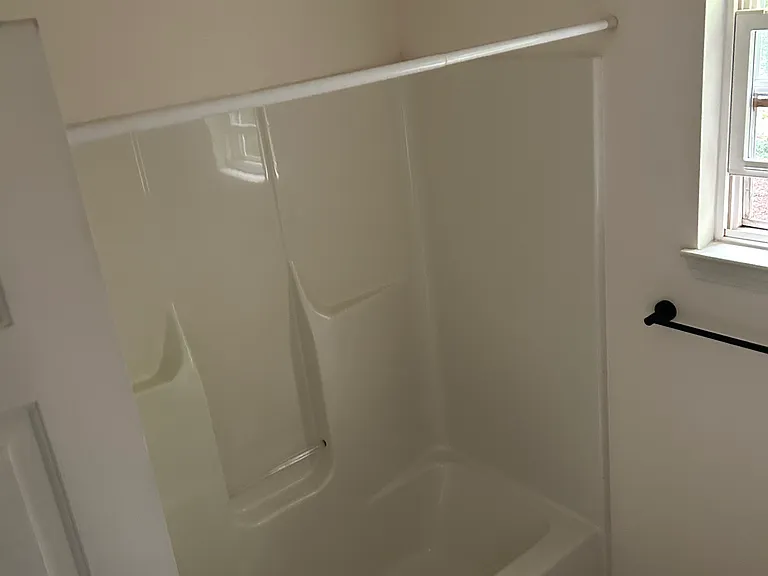 Shower (2nd floor)