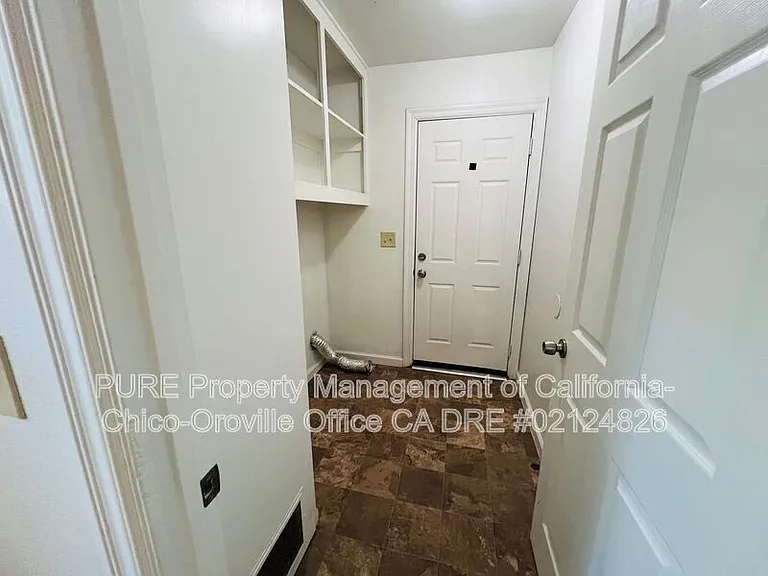 9210 Goodspeed St #B — Photo 7