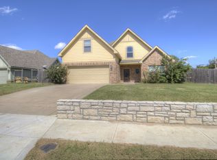 321 E 5th St S, Skiatook, OK 74070