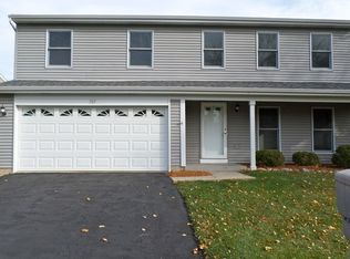 737 Sand Creek Dr, Carol Stream, IL