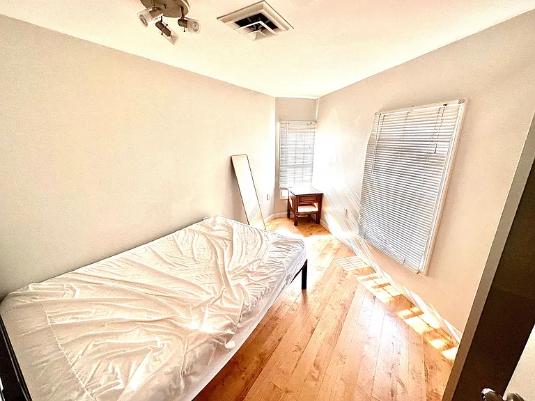 42 Broadway St #42 — Photo 4