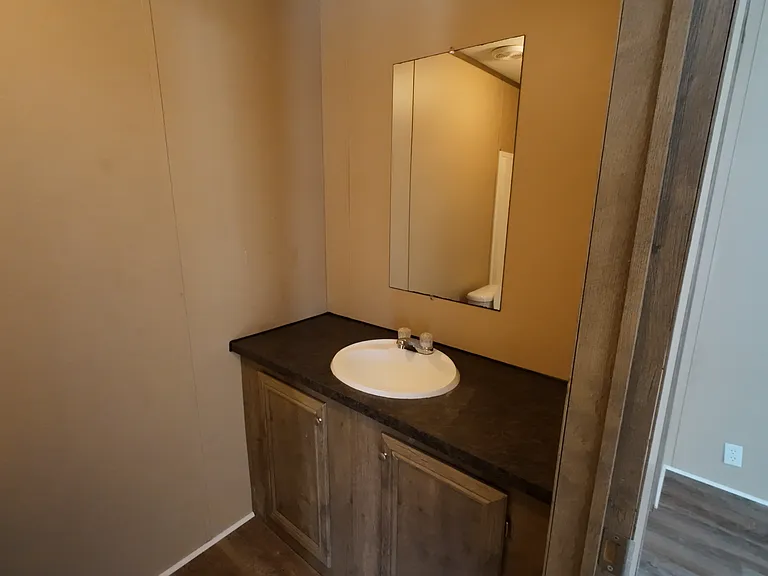 304 Reeves St #G4 — Photo 11