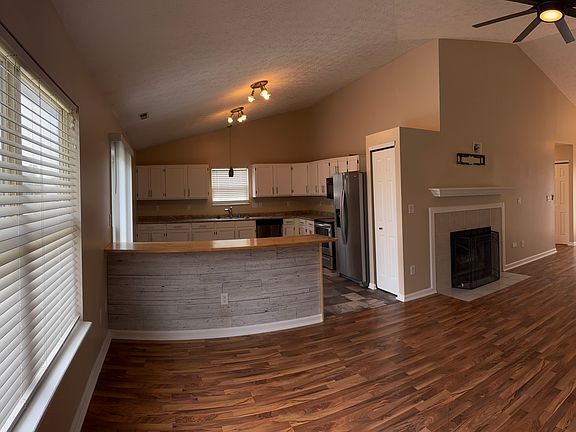 2nd image of 10248 Stillwell Dr