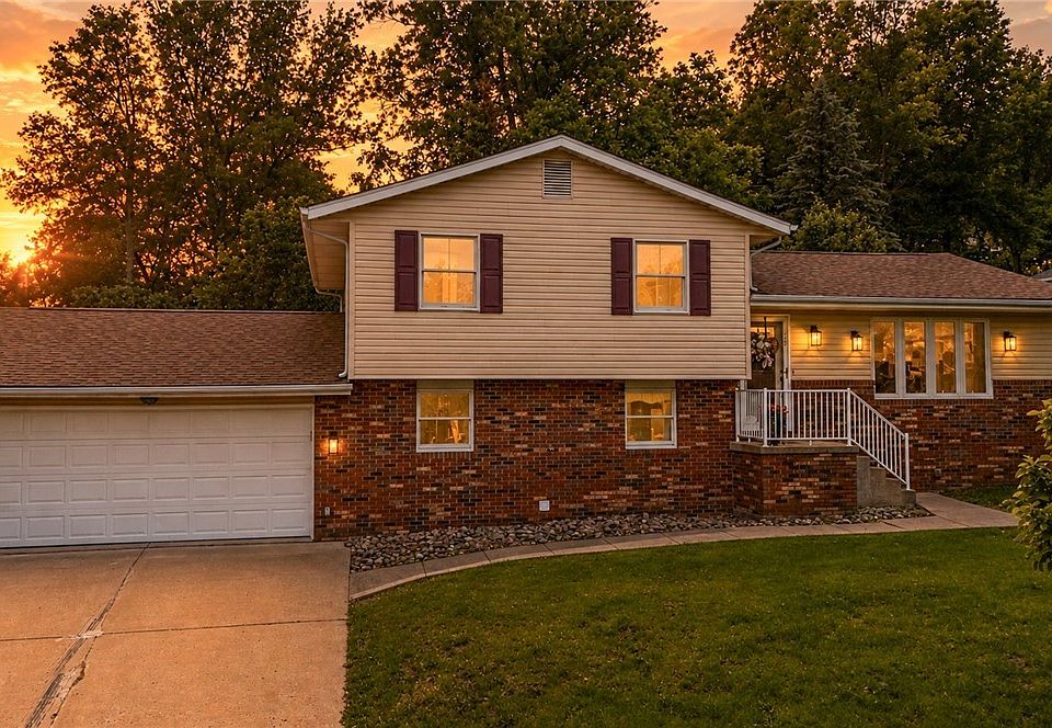 1st image of 120 Windermere Dr