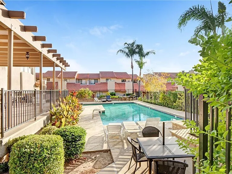 10444 Canoga Ave #33 — Photo 3