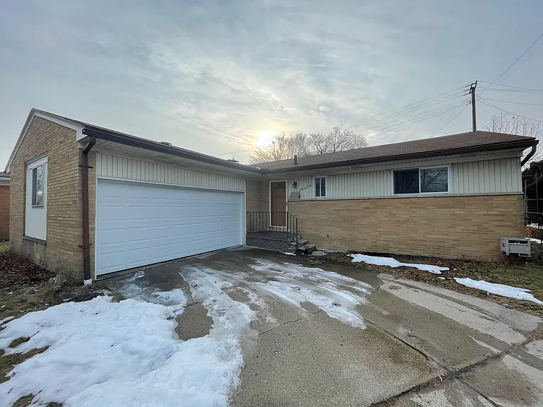 28439 Wexford Dr — Photo 2