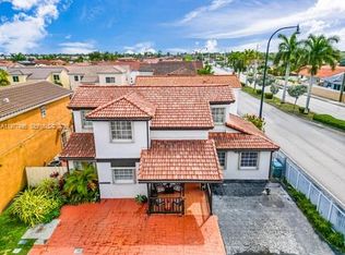 Lake Pointe Sec 4, Miami, FL 33182