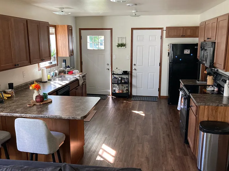 1818 Olive St — Photo 9