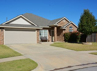 621 Sally Ct, Moore, OK 73160