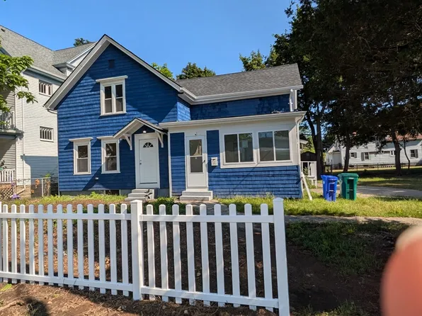 24 Leroy St, Attleboro, MA 02703