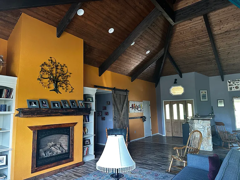 2750 Terrace Dr — Photo 3