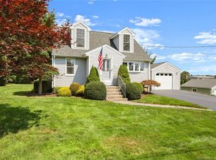 36 Hickory St, Trumbull, CT 06611