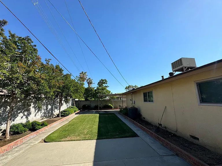1751 Harvard Ave — Photo 14