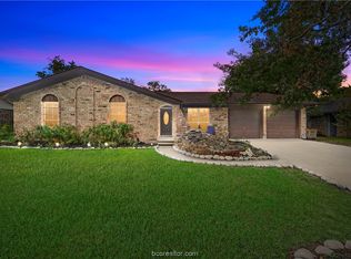 2209 Hillside Dr, Bryan, TX 77802