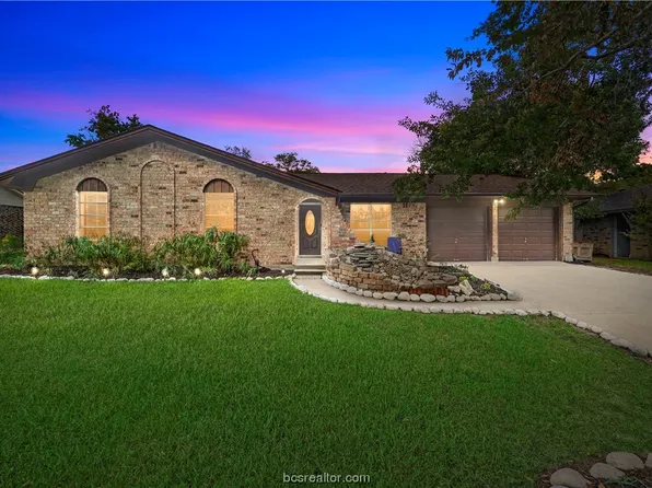 2209 Hillside Dr, Bryan, TX 77802