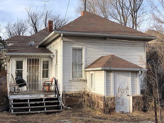 5th image of 931 Jackson St