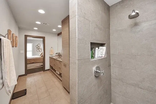 1410 Hyde Park Blvd #203 — Photo 17
