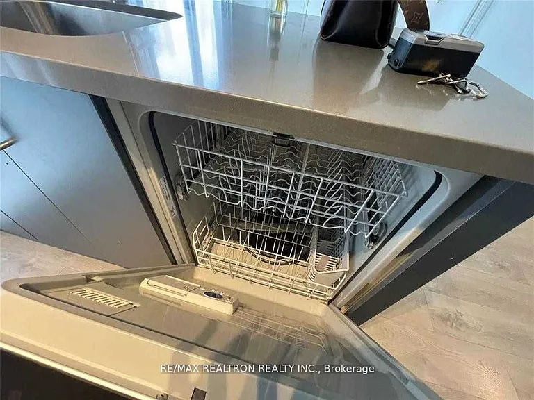 50 Wellesley St E #1111 — Photo 11