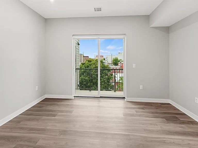 475 Communipaw Ave #401 — Photo 7