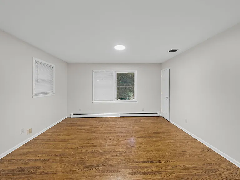 160 Magnolia Ave — Photo 9