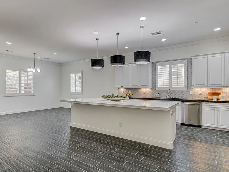 933 Everest Peak Ave — Photo 8