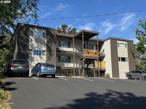 6498 Lowry Dr, West Linn, OR 97068